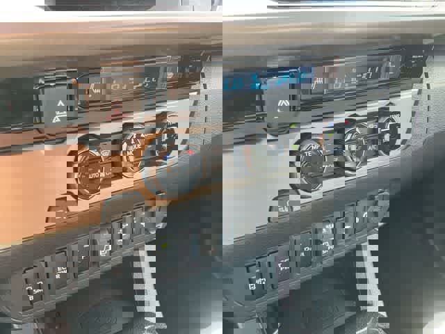 Used 2018 Toyota Tacoma Limited image 25