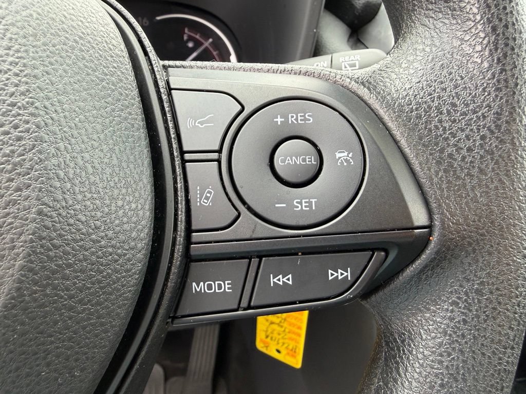 Used 2025 Toyota RAV4 LE AWD/4WD image 15