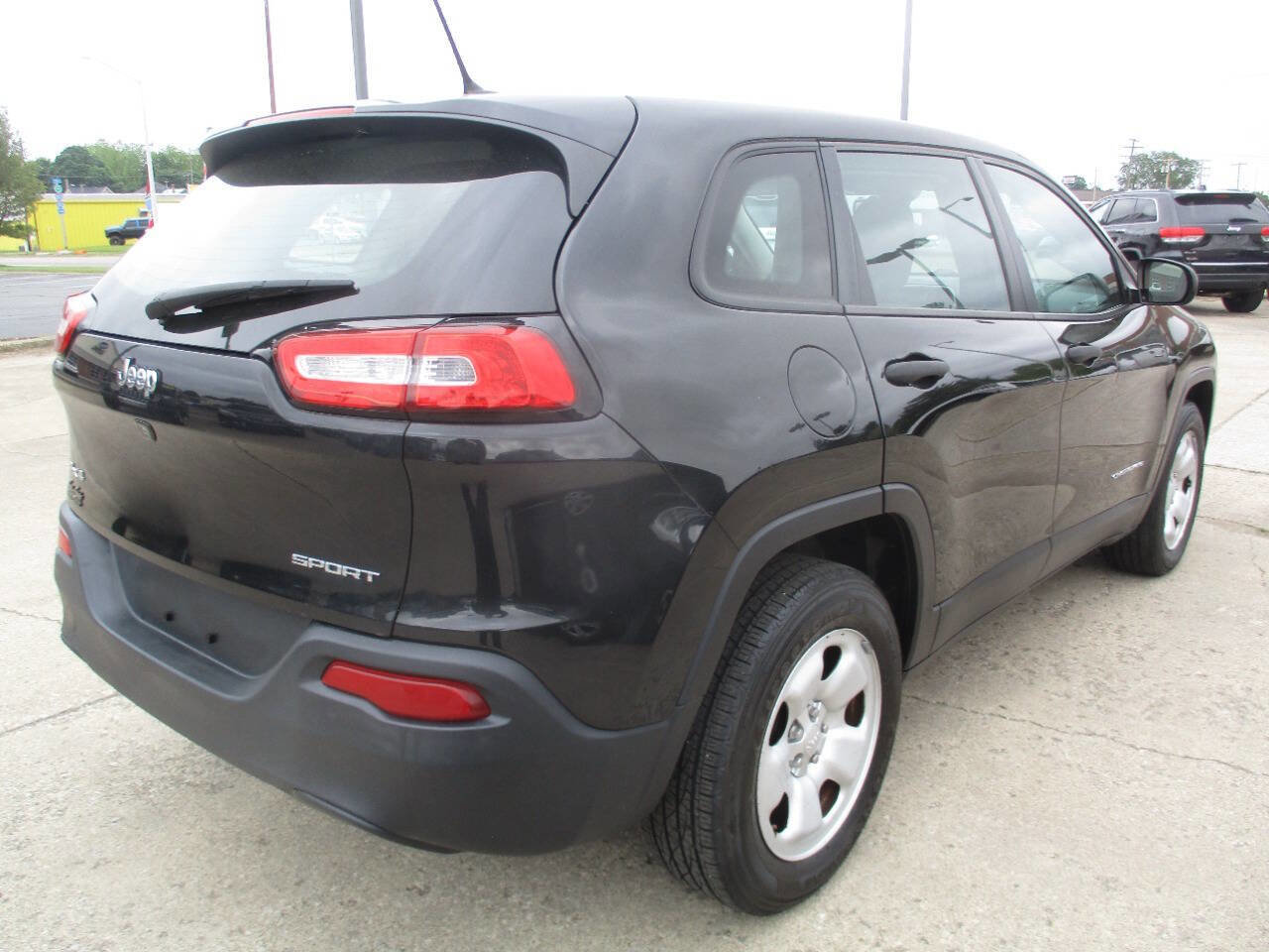 Used 2016 Jeep Cherokee Sport w/ Cold Weather Group image 6