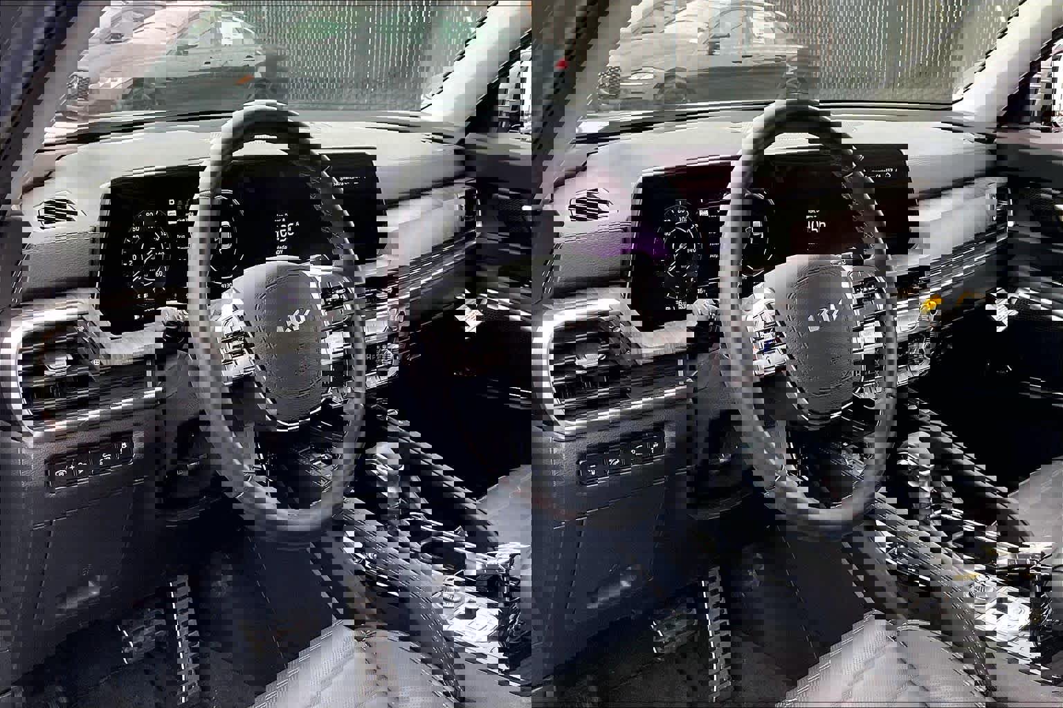 Used 2024 Kia Telluride SX Prestige w/ Towing Package image 16