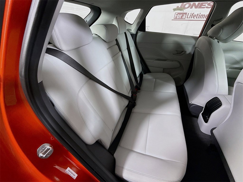 Certified 2025 Hyundai Kona SE image 29