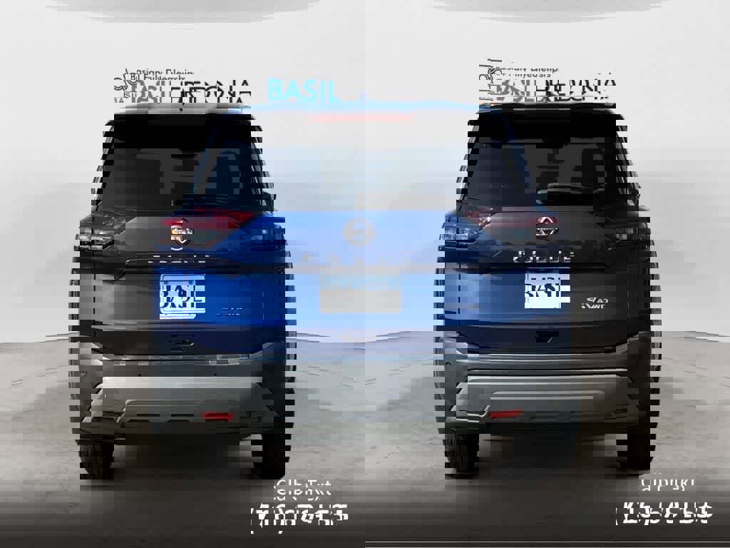 Used 2023 Nissan Rogue SV image 3