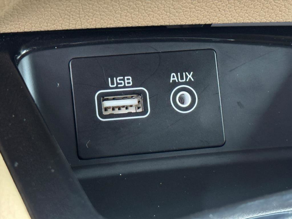 Used 2017 Kia Sedona SX image 17