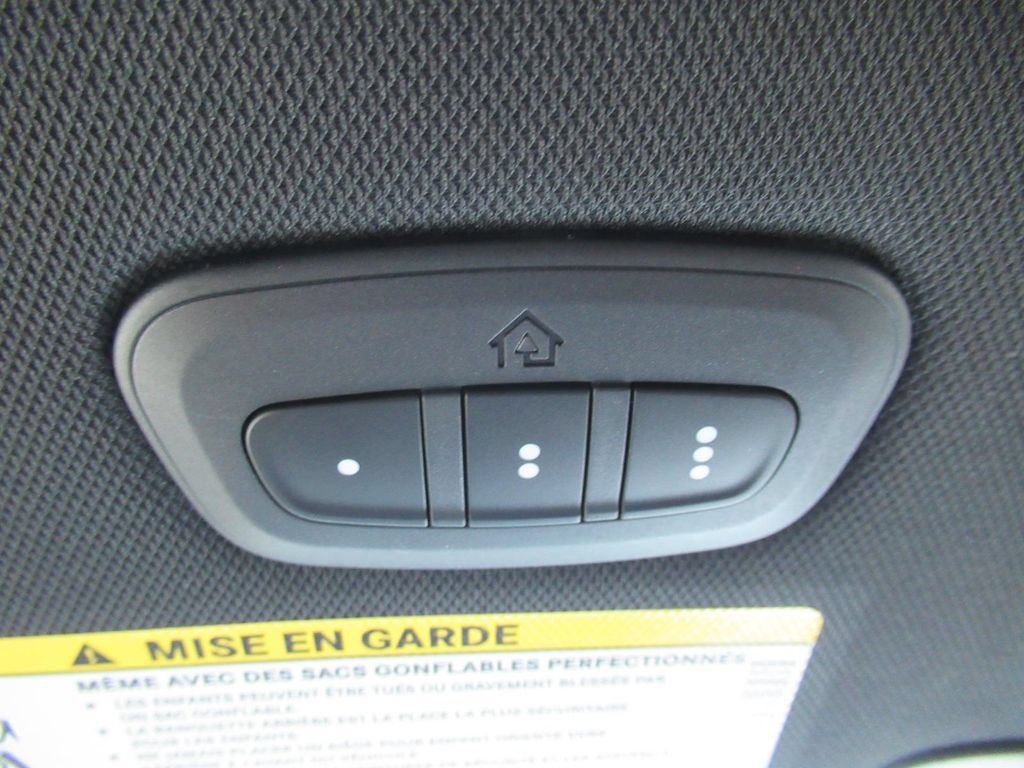New 2027 Chrysler Pacifica Limited FWD image 31