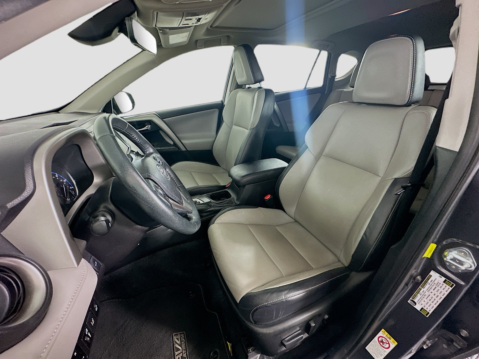 Used 2017 Toyota RAV4 Platinum w/ Cargo Management Package FWD image 13