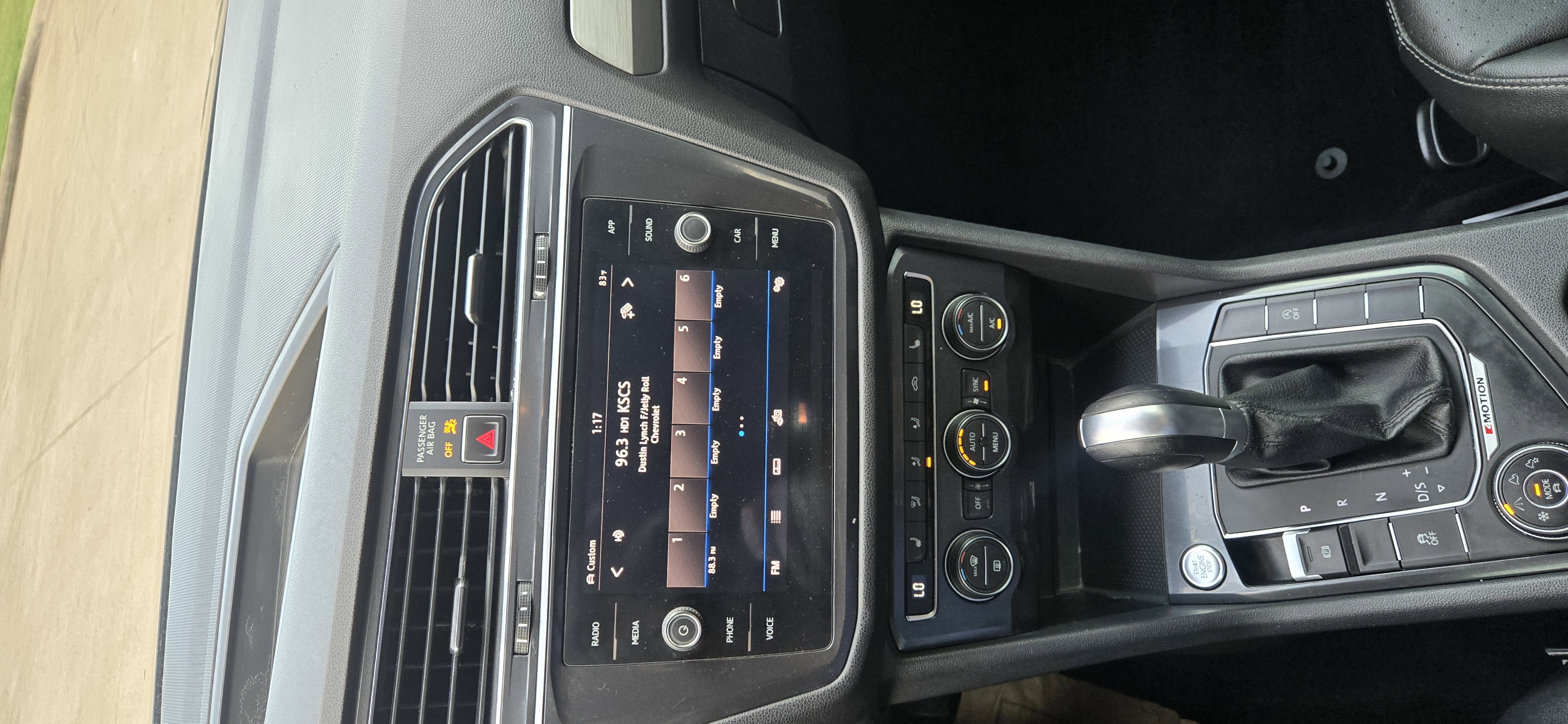 Used 2018 Volkswagen Tiguan SEL image 30