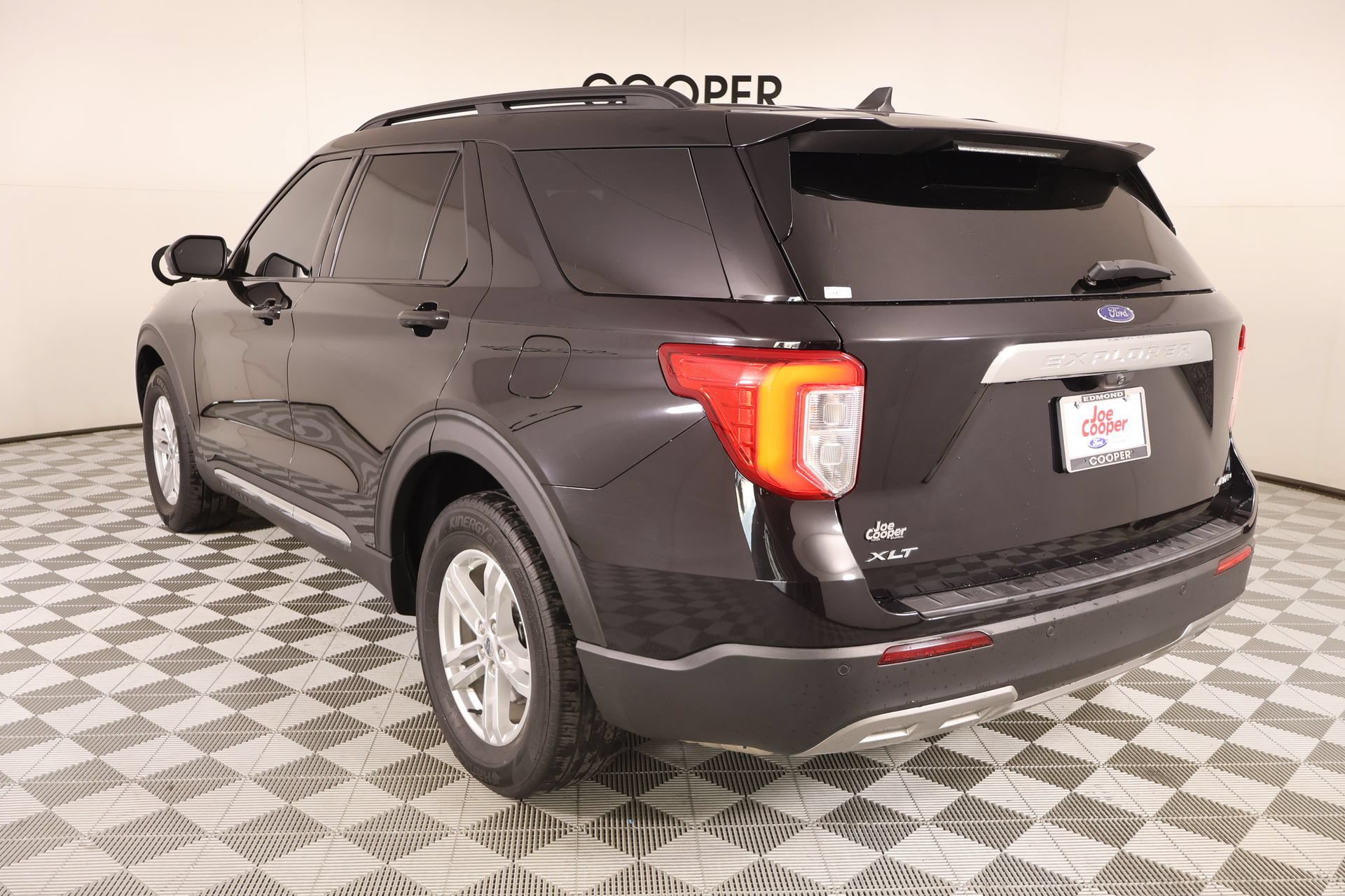 Used 2023 Ford Explorer XLT w/ Equipment Group 202A AWD/4WD image 23