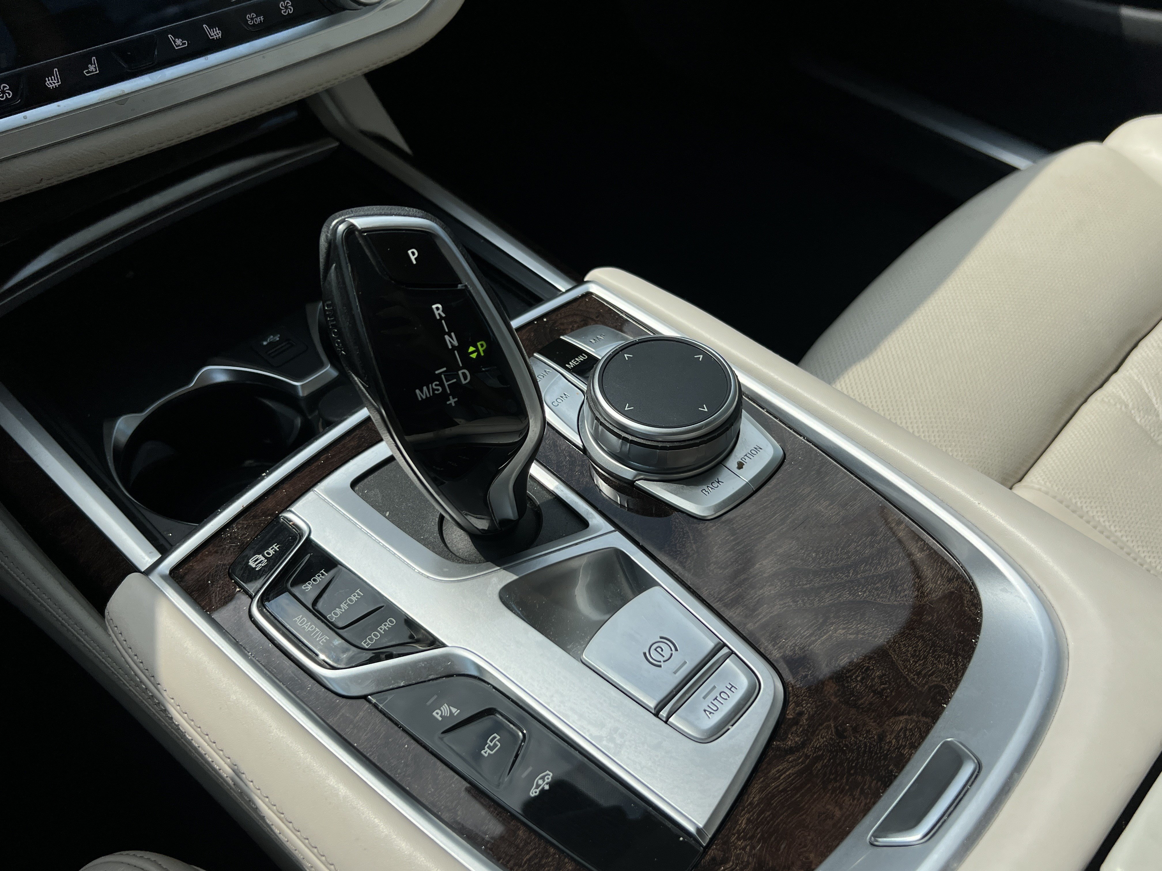 Used 2020 BMW 740i w/ Premium Package RWD image 26