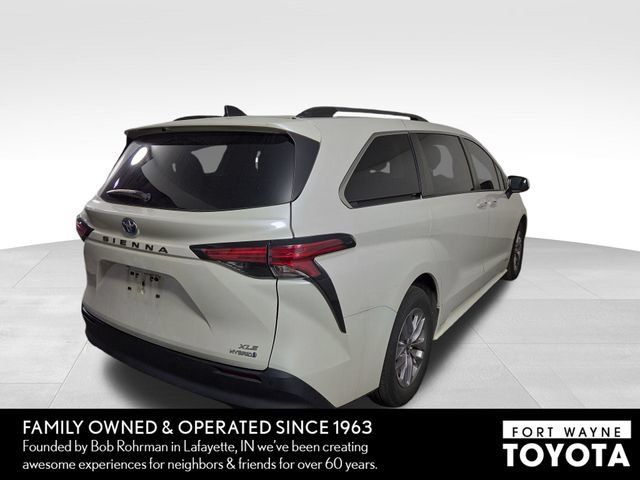 Used 2021 Toyota Sienna XLE w/ XLE Plus Package FWD image 7
