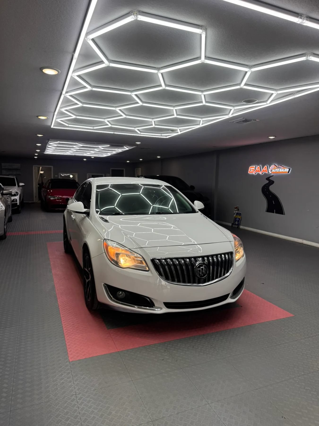 Used 2017 Buick Regal Sport Touring FWD image 1