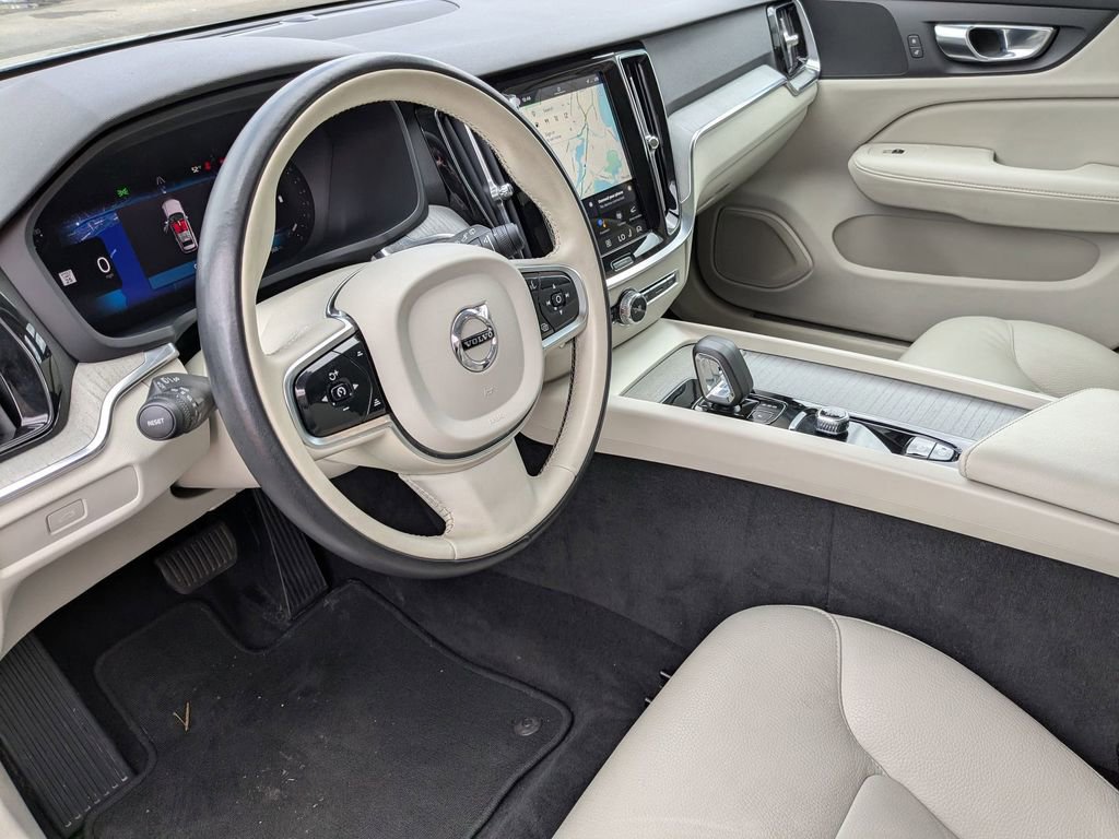 Used 2025 Volvo V60 B5 Cross Country Plus image 15