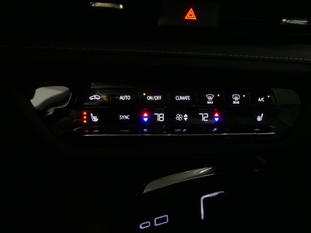 Used 2023 Buick Envision Essence image 26