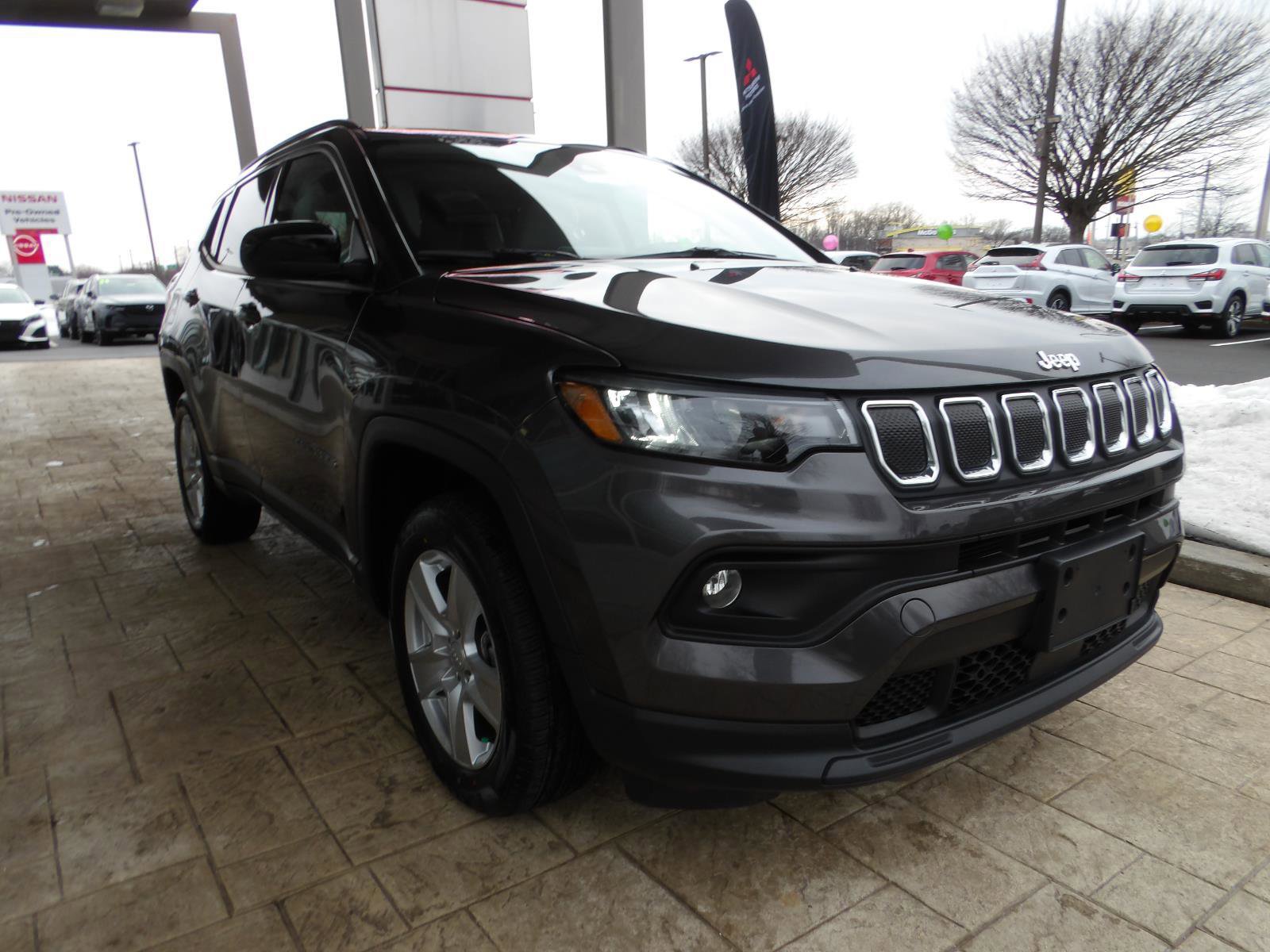 Used 2022 Jeep Compass Latitude w/ Convenience Group image 3
