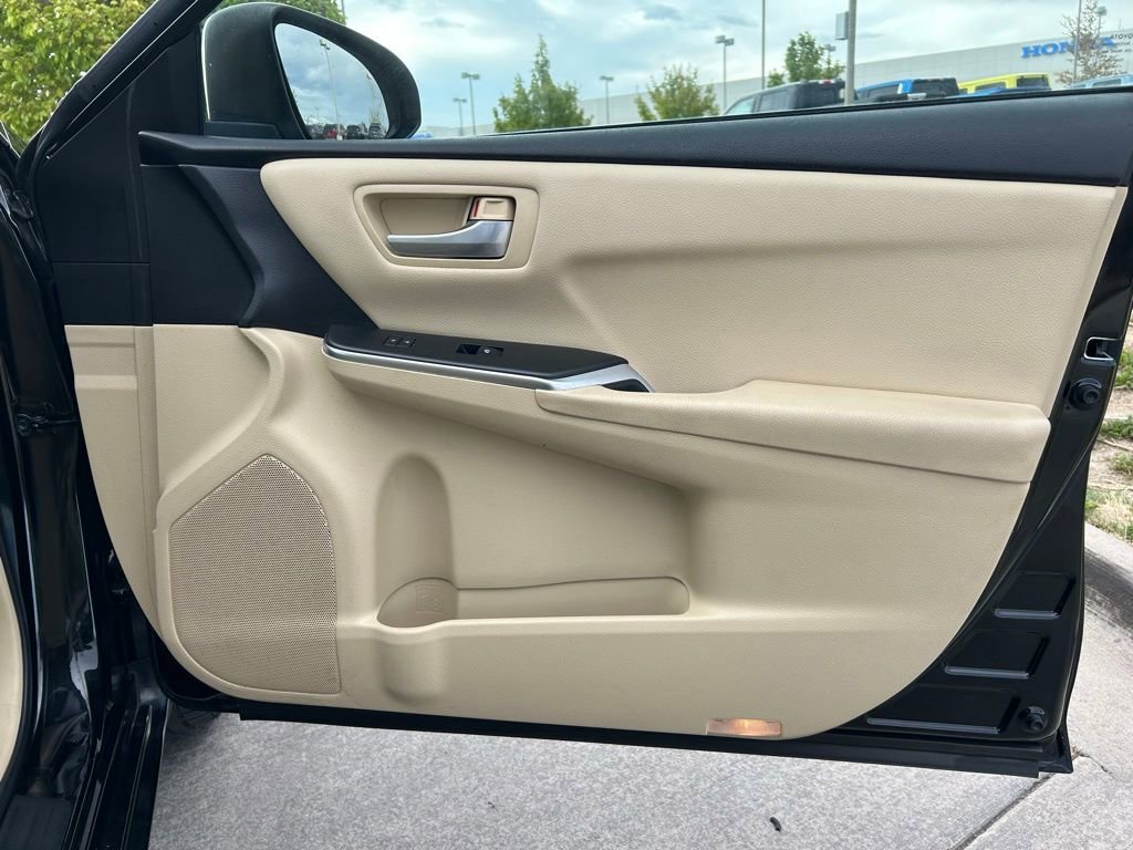 Used 2017 Toyota Camry LE FWD image 29