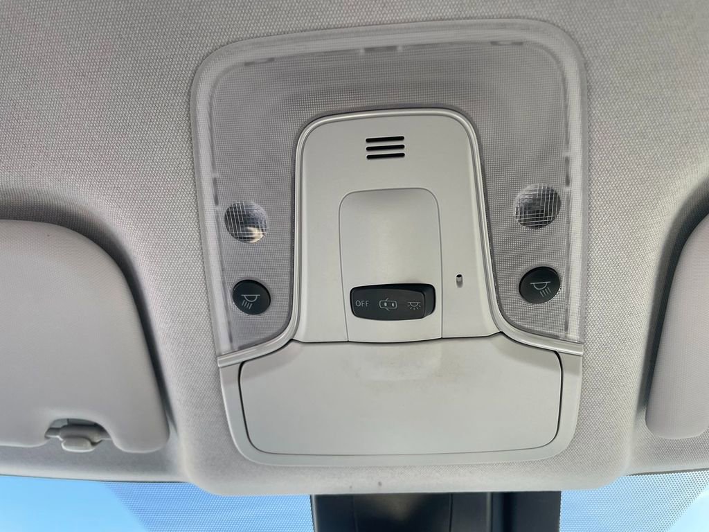 Used 2018 Toyota Prius Three image 24