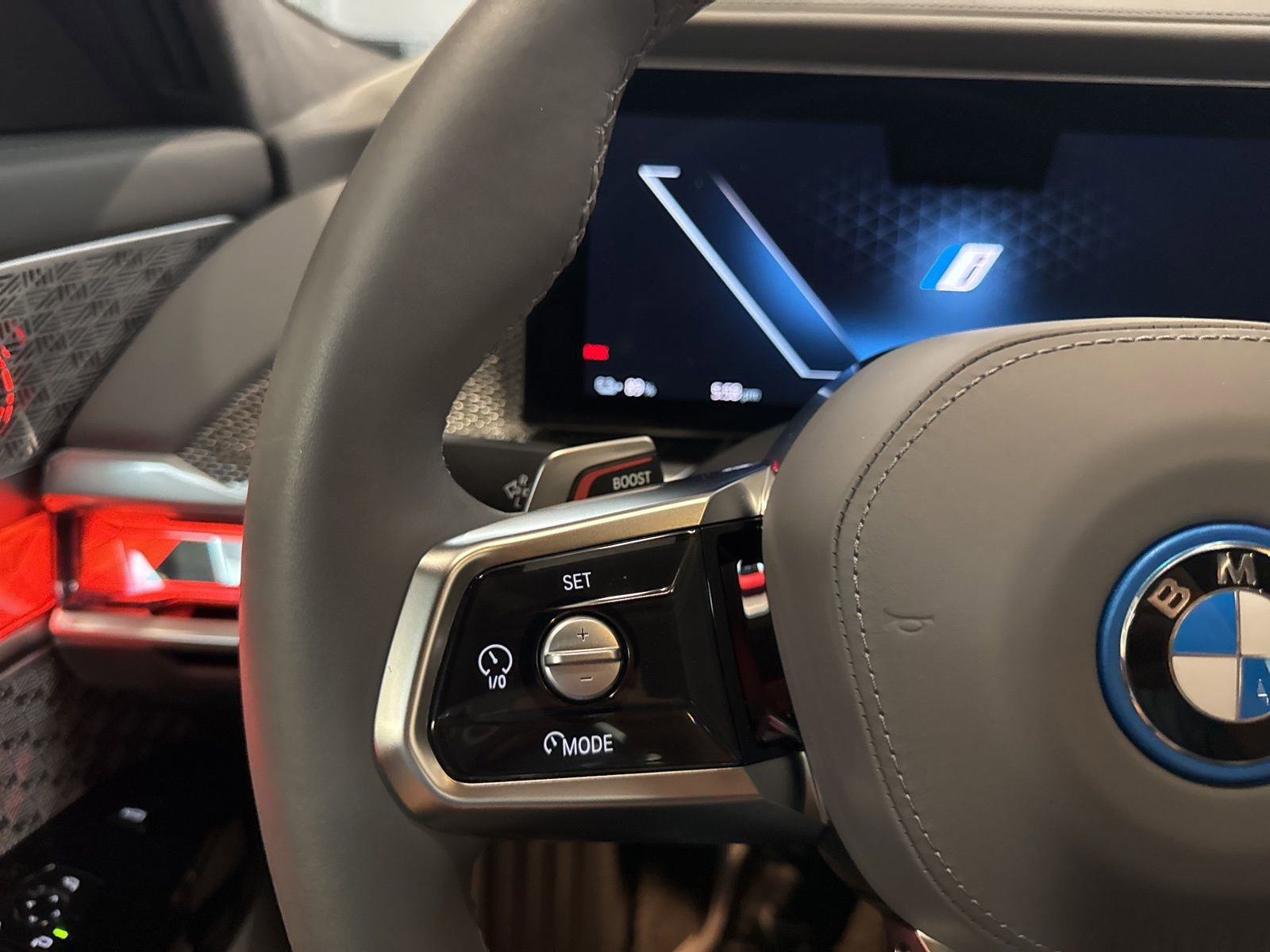 Used 2025 BMW i7 xDrive60 image 39