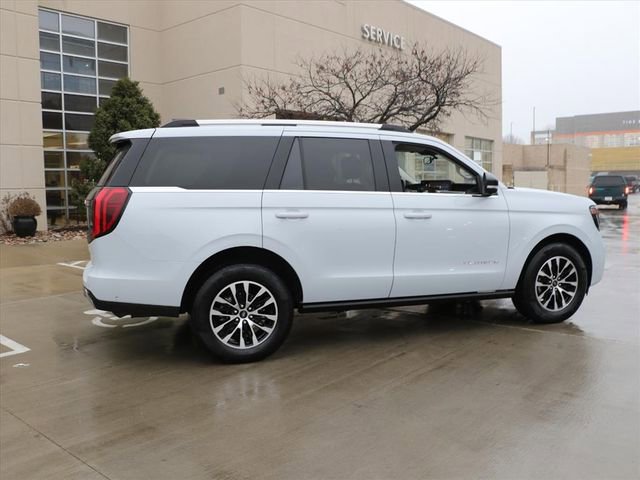 Used 2025 Ford Expedition Platinum image 6