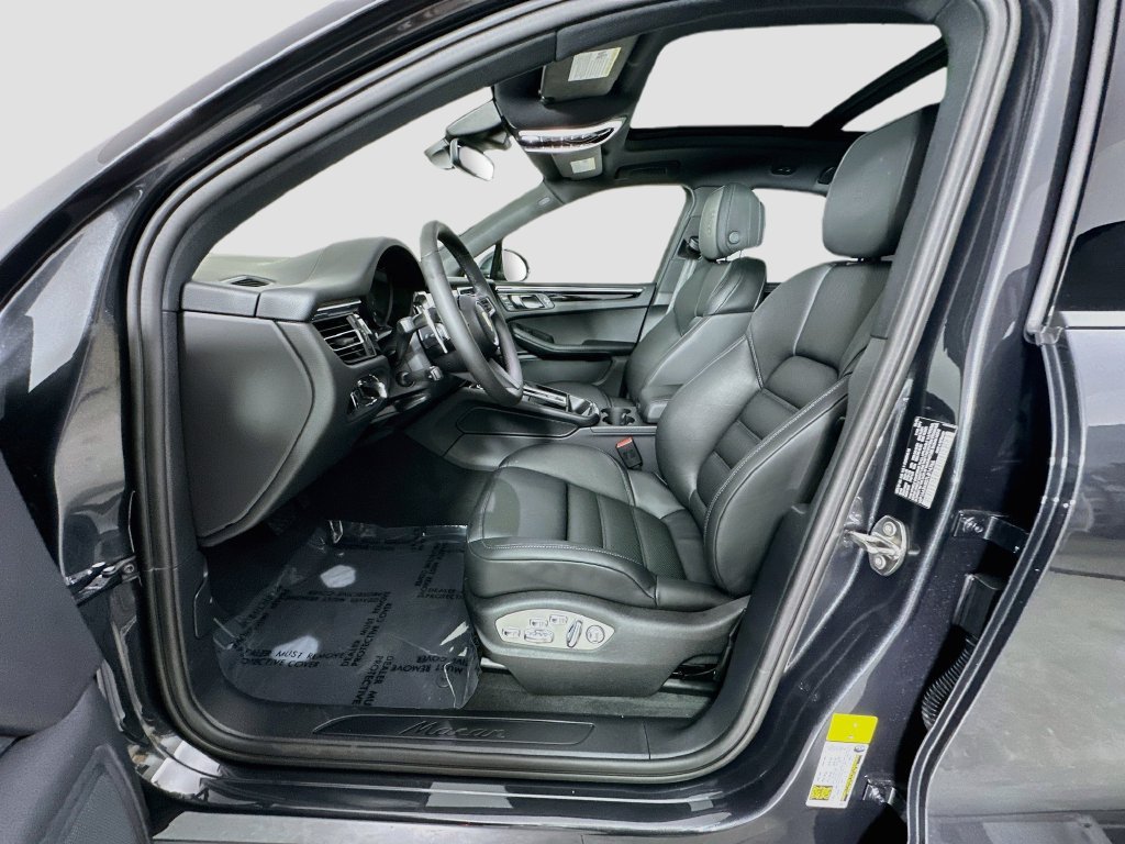 Certified 2026 Porsche Macan AWD/4WD image 5