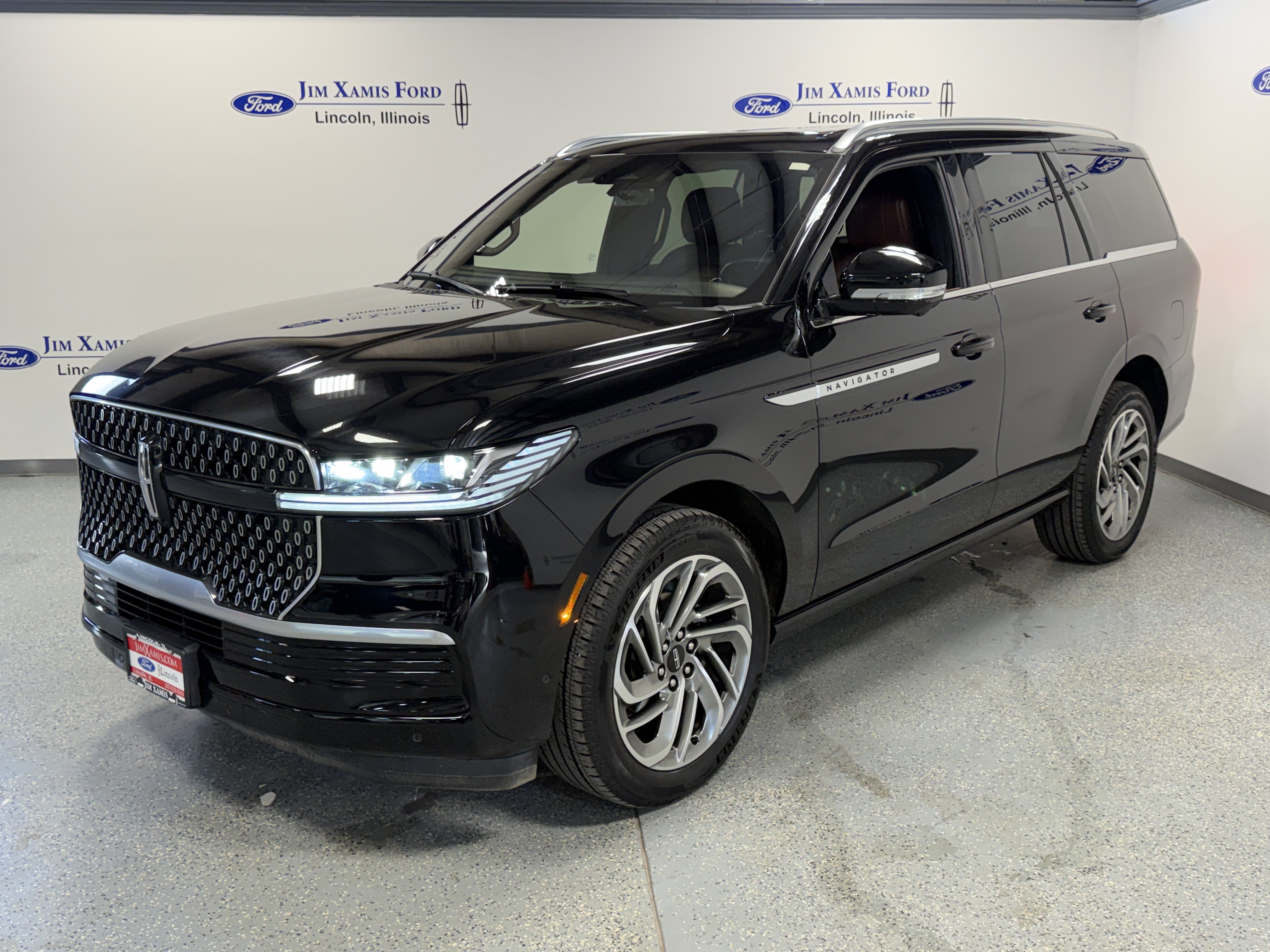 Used 2025 Lincoln Navigator Reserve AWD/4WD image 3