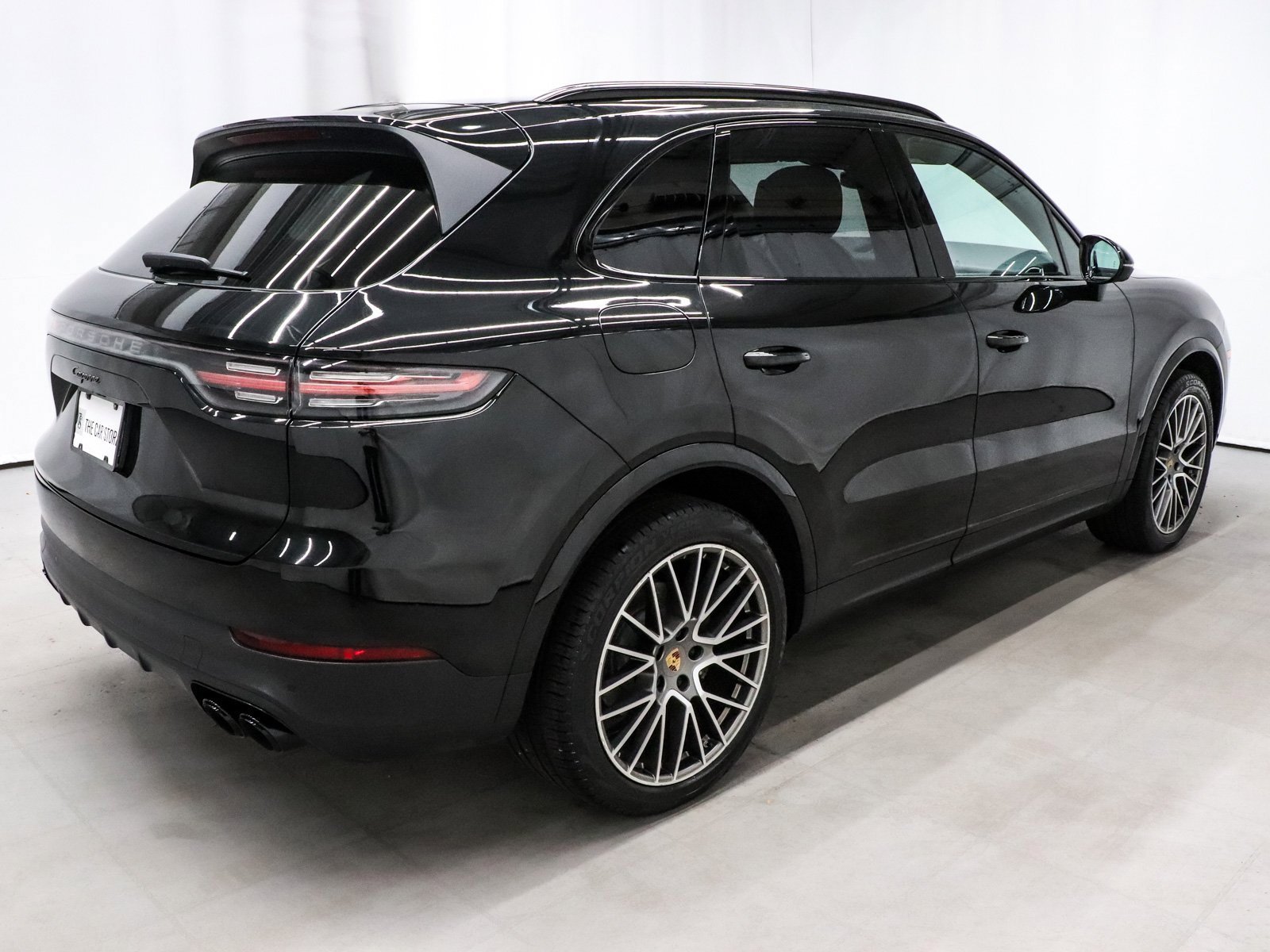 Used 2023 Porsche Cayenne Platinum Edition image 6