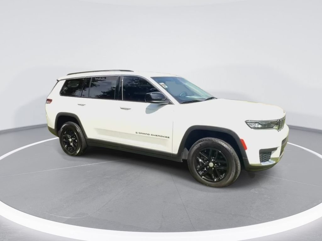 Used 2023 Jeep Grand Cherokee L Laredo RWD image 2