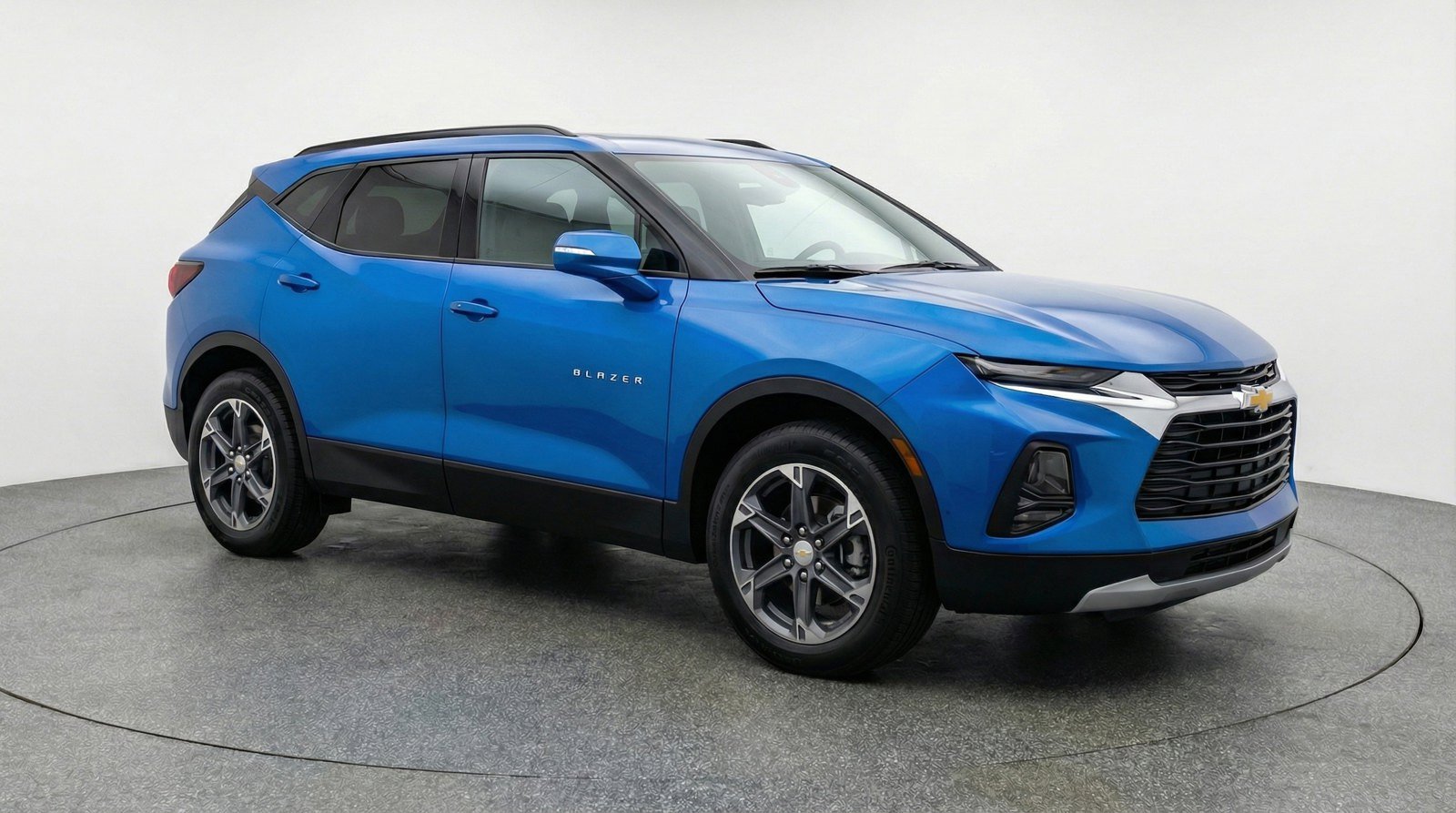Used 2025 Chevrolet Blazer LT FWD image 1