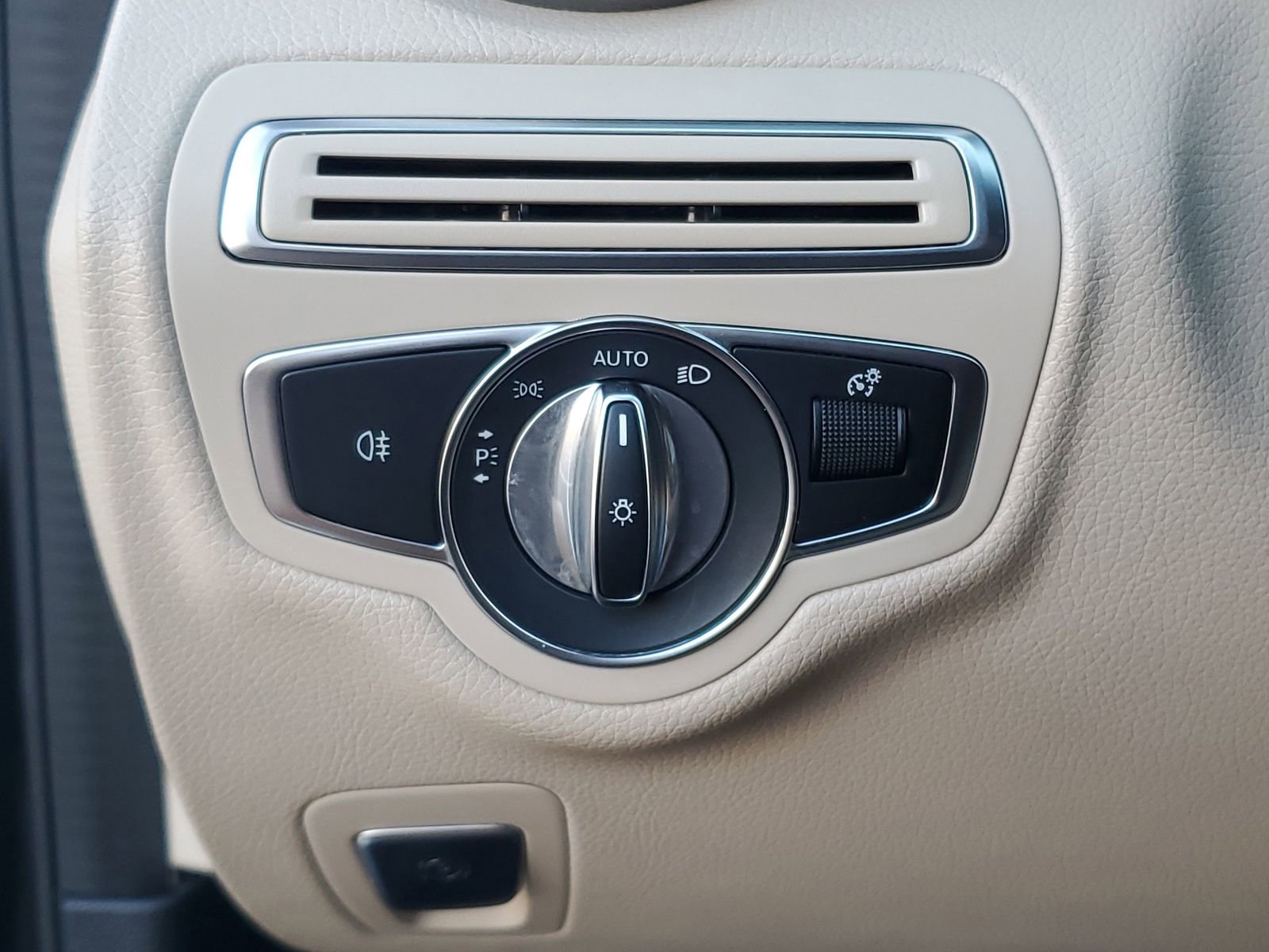 Used 2021 Mercedes-Benz C 300 Sedan w/ Premium Package image 21