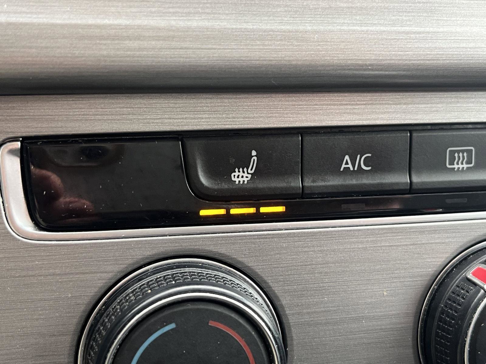 Used 2017 Volkswagen Golf Wolfsburg Edition image 17