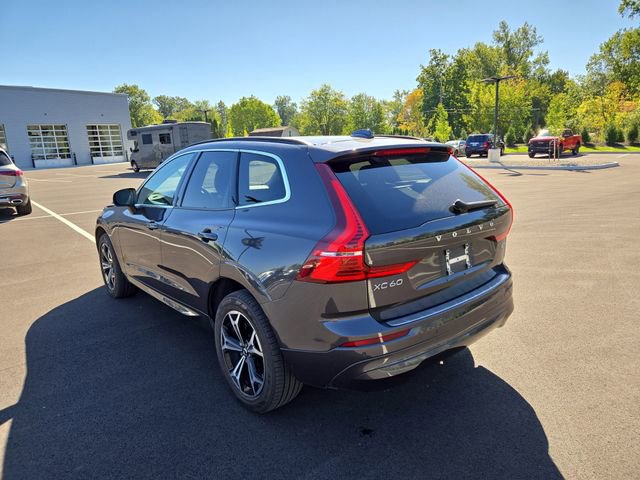 Used 2022 Volvo XC60 B5 Momentum w/ Climate Package image 5
