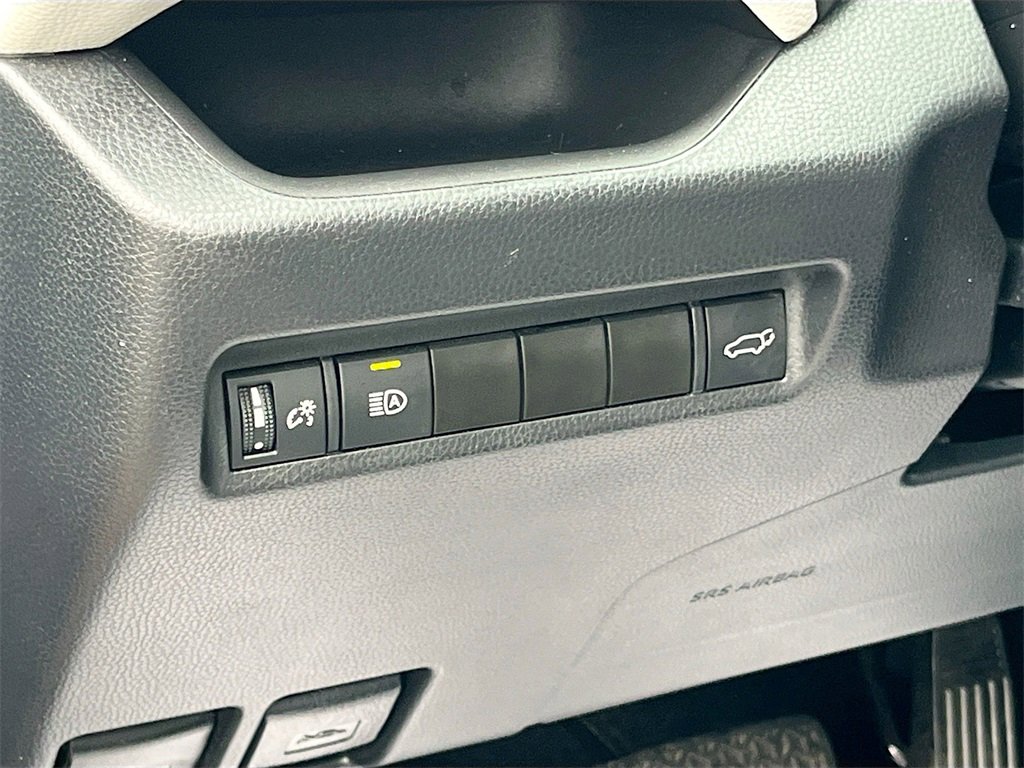 Used 2022 Toyota RAV4 XLE image 10