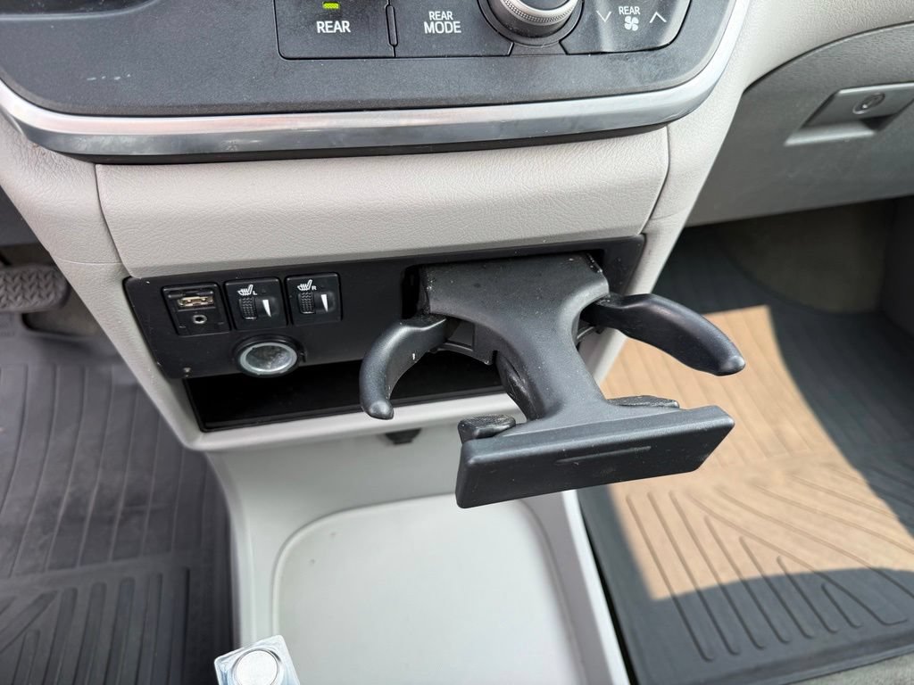 Used 2015 Toyota Sienna XLE w/ XLE Navigation Package FWD image 24
