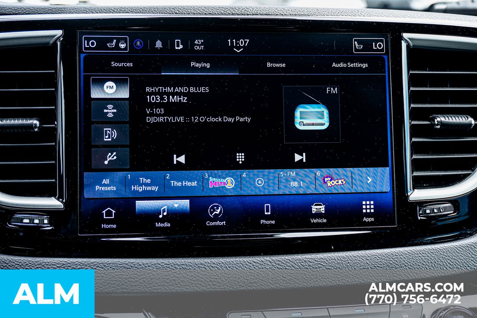 Used 2024 Chrysler Pacifica Touring-L image 43