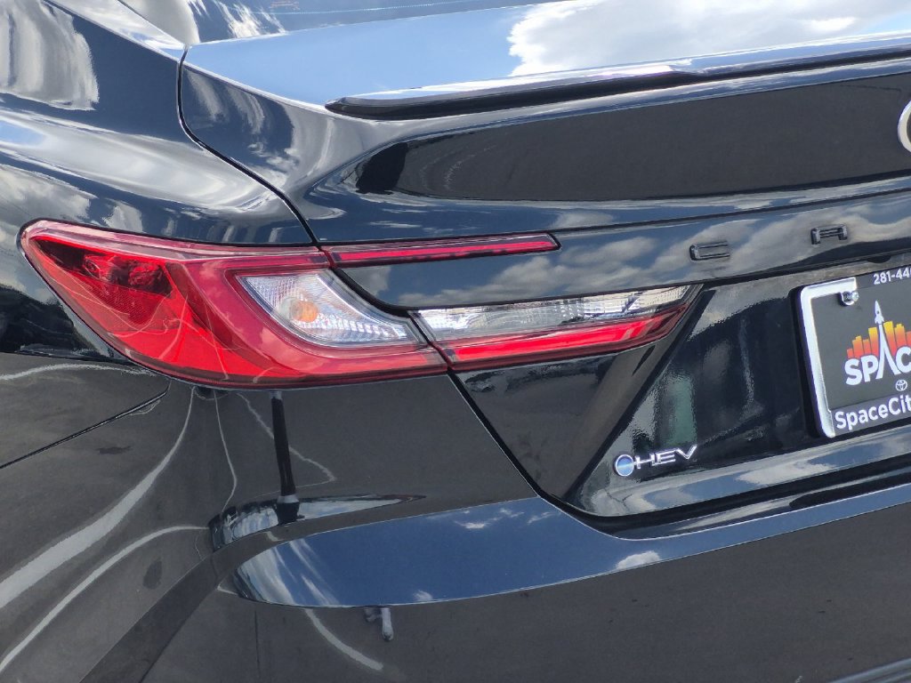 Used 2025 Toyota Camry SE FWD image 28