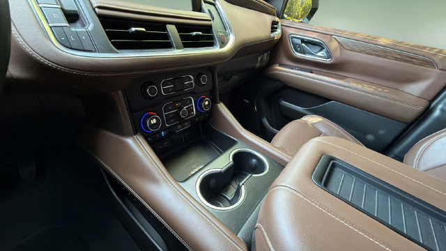 Used 2024 Chevrolet Suburban High Country AWD/4WD image 14