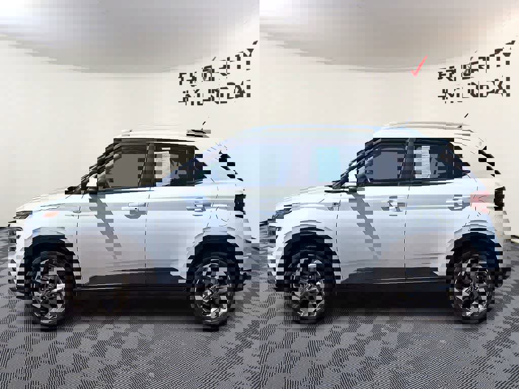 Used 2025 Hyundai Venue SEL image 7