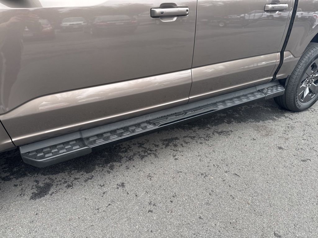 Used 2022 Ford F150 Lightning Lariat image 69