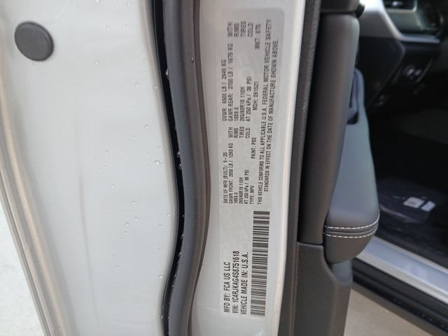New 2025 Jeep Grand Cherokee L Laredo w/ Luxury Tech Group I AWD/4WD image 35