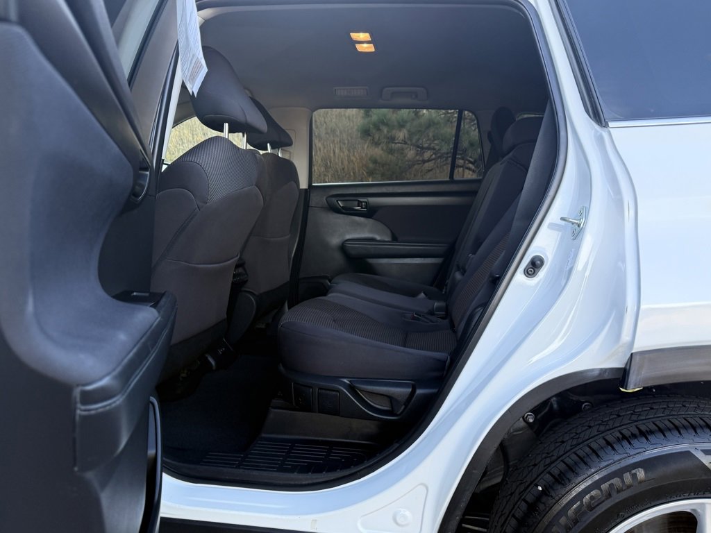 Used 2023 Toyota Highlander LE image 20