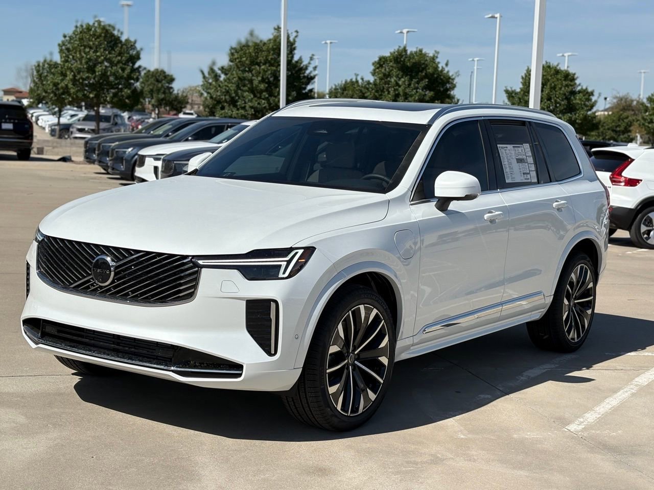 New 2026 Volvo XC90 T8 Plus image 3