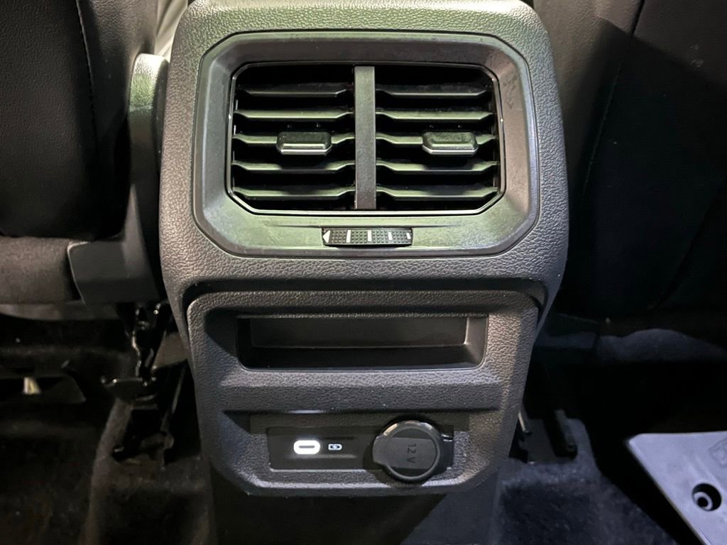 Certified 2022 Volkswagen Tiguan SE R-Line image 23