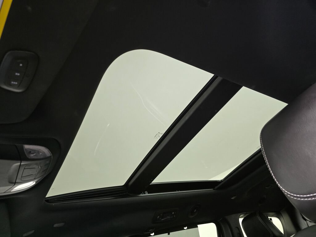 Used 2023 Chrysler Pacifica Limited w/ Uconnect Theater Family Group FWD image 30