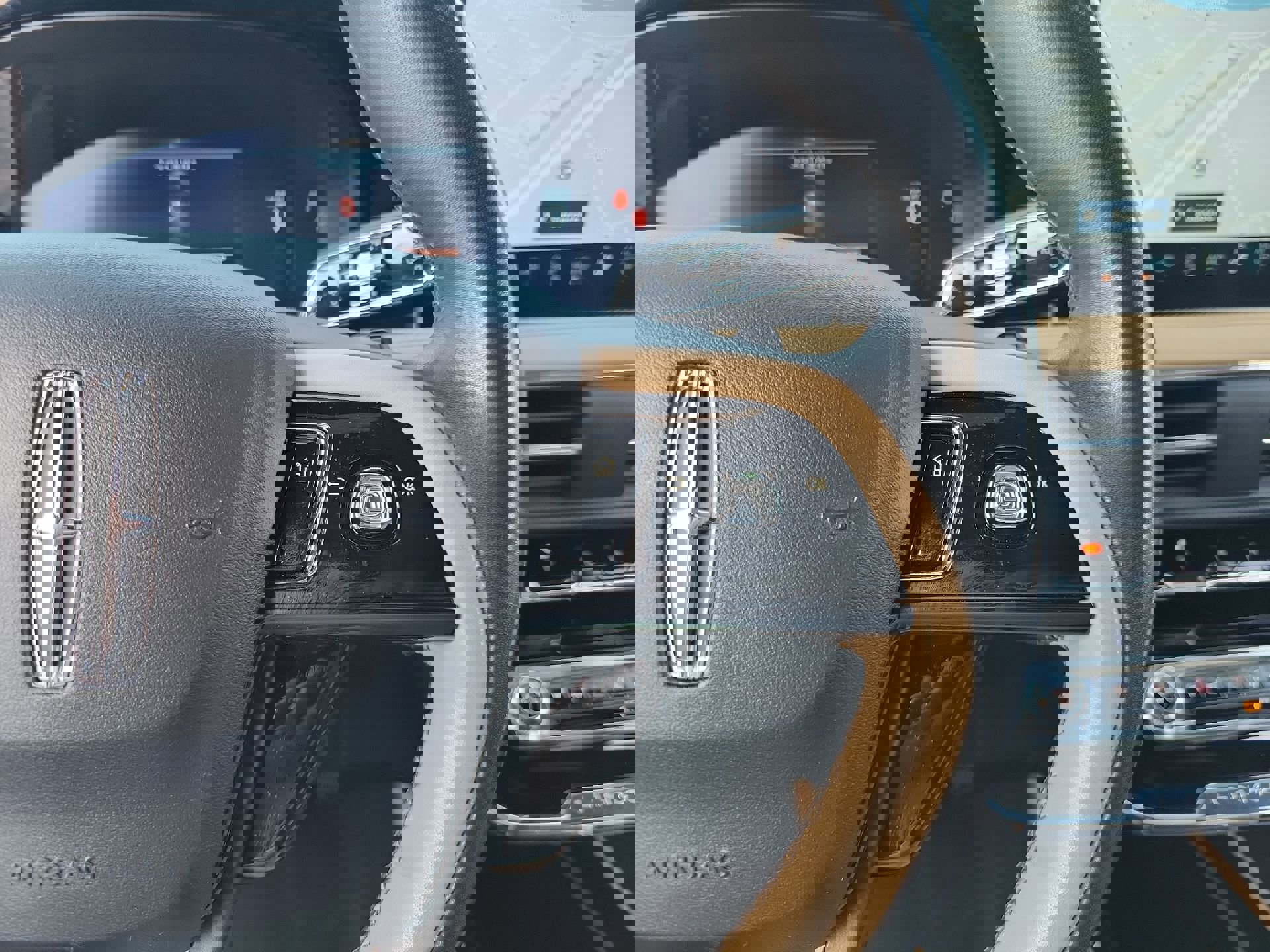 Used 2023 Lincoln Corsair Reserve w/ Jet Appearance Package FWD image 28