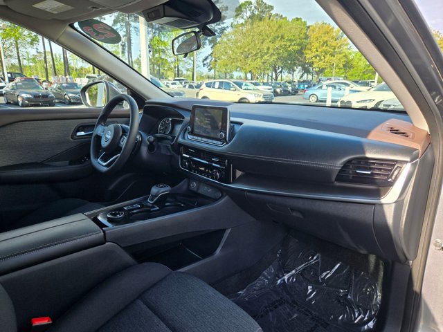 Used 2023 Nissan Rogue SV image 25