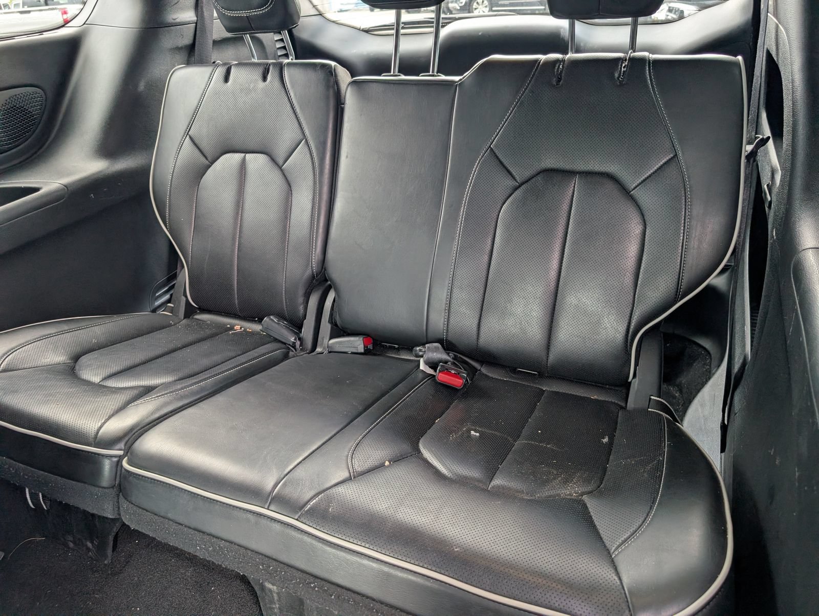 Used 2025 Chrysler Pacifica Limited FWD image 8