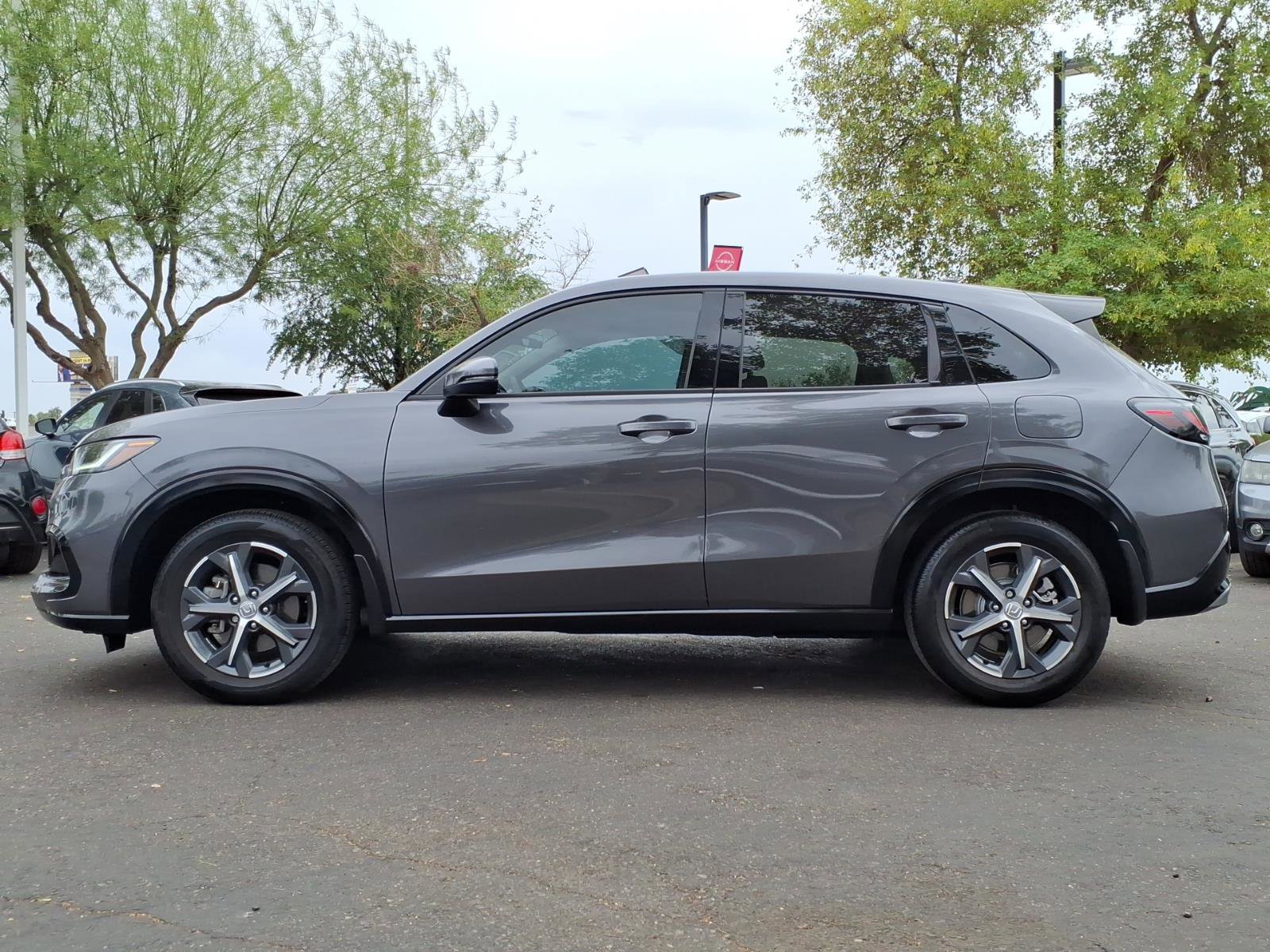 Used 2025 Honda HR-V EX-L image 2