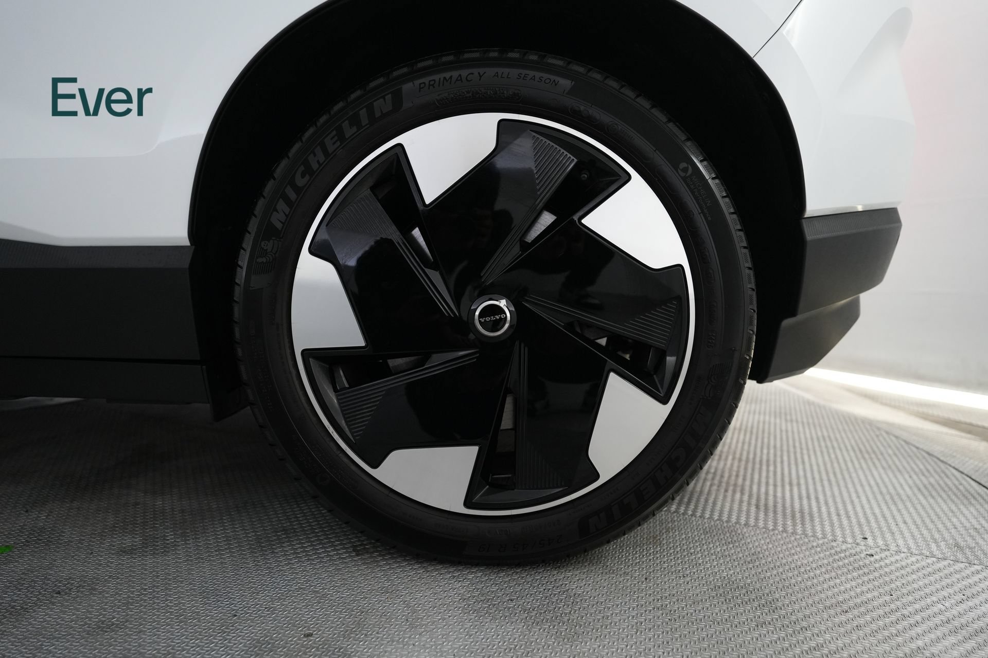 Used 2025 Volvo EX30 Plus w/ Protection Package Premier AWD/4WD image 9
