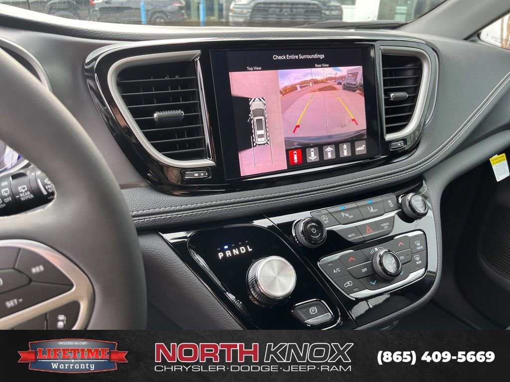 New 2026 Chrysler Pacifica Select image 10