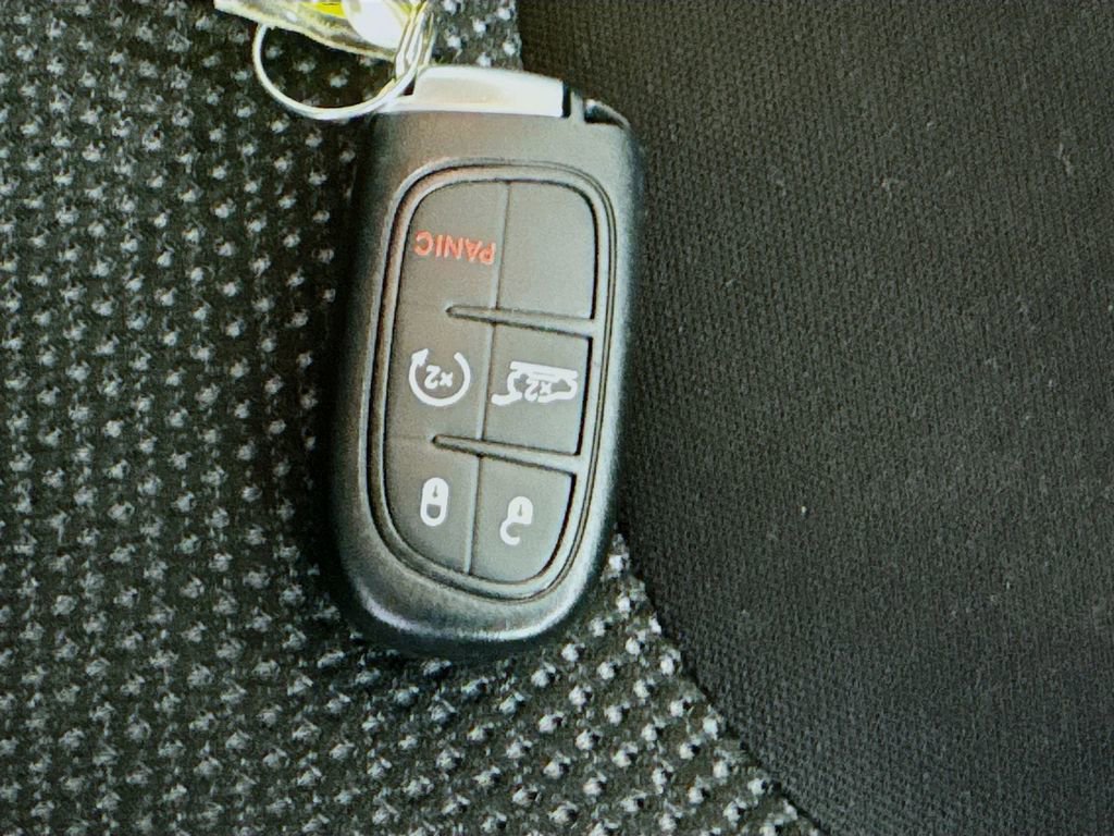 Used 2016 Jeep Cherokee 75th Anniversary image 36