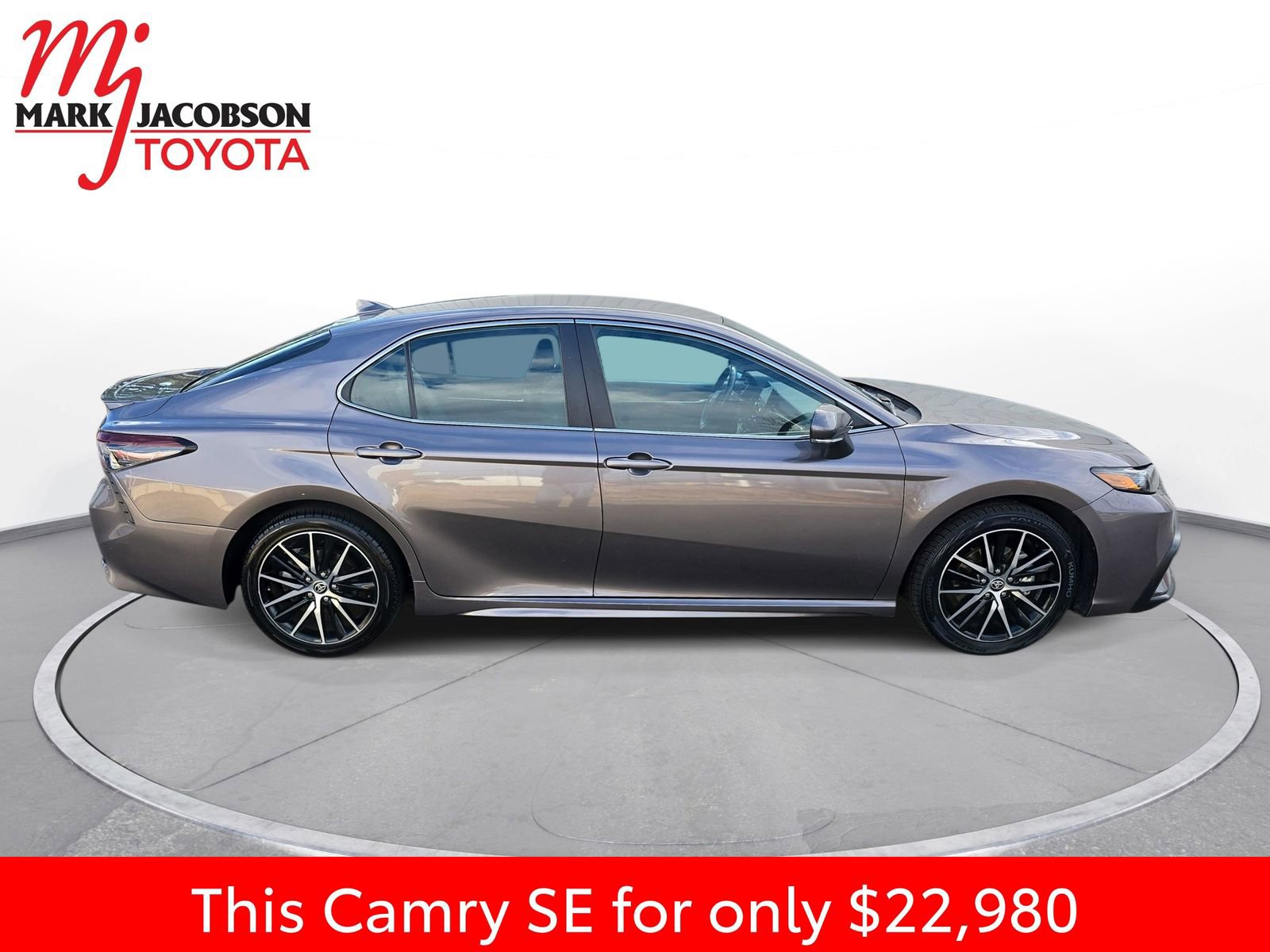 Used 2024 Toyota Camry SE image 7