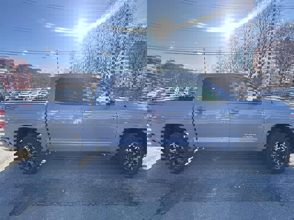 Used 2018 Toyota Tundra Limited w/ Limited Premium Package image 5